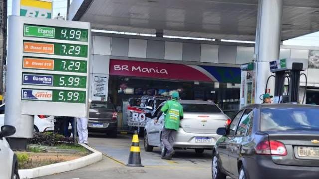 O aumento na bomba e o reflexo nas urnas
