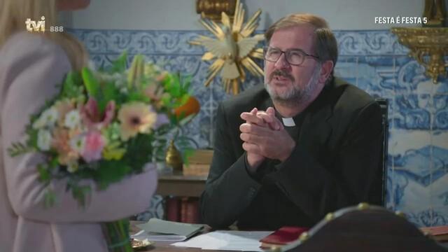 Florinda acha que o Padre está a mentir