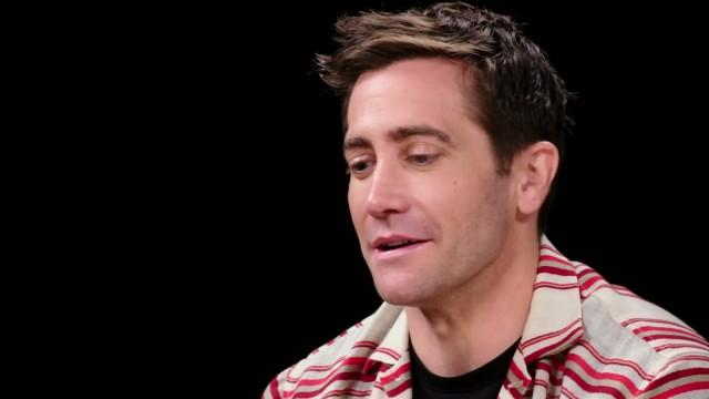Jake Gyllenhaal Gets a Leg Cramp While Eating Spicy Wings